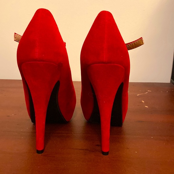 Red heels - Picture 4 of 4